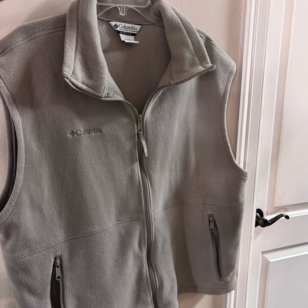 Columbia men’s fleece vest
